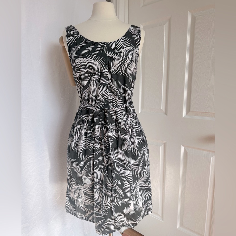 GAP Monochrome Leaf Pattern Midi Dress